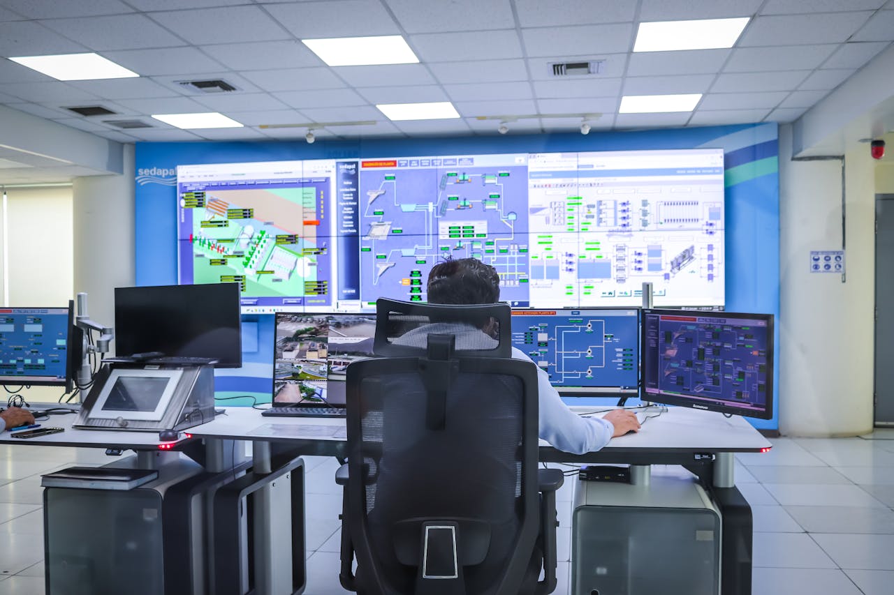 Services Operator in a modern control room managing technological systems in El Agustino, Lima.